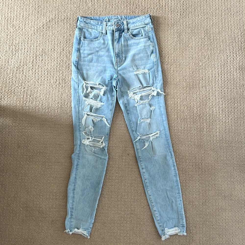 light wash american eagle ripped skinny jeans